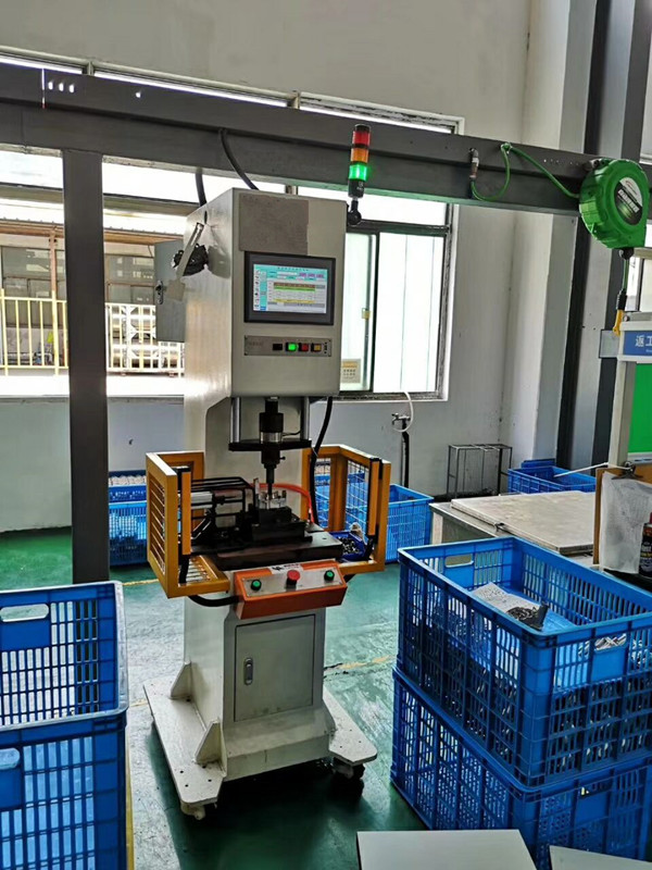 端子壓接機